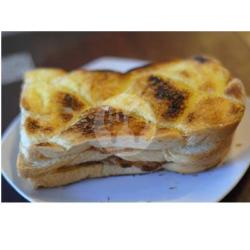 Roti Bakar Strowberi Susu