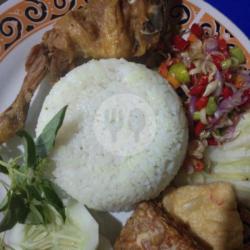Nasi Ayam Goreng Sambal Matah   Tahu Tempe