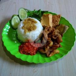 Nasi Penyetan Kulit Ayam