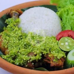 Ayam Goreng Wangi Maknyos