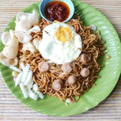 Mie Keriting Sosis Goreng/rebus