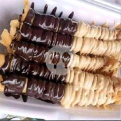 Banana Roll Glaze Coklat Dan Tiramisu