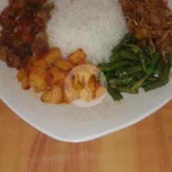 Nasi Ati Ampela Sambel Goreng Mie Kentang Balado Sayur