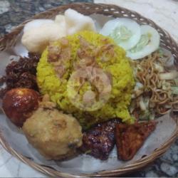 Nasi Kuning Ayam   Telur