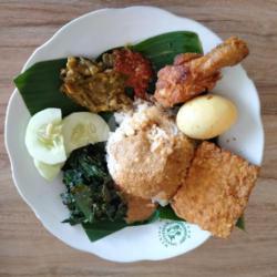 Paket Murah Nasi Ayam Goreng   Telur Bulat   Tempe Goreng/tempe Gulai