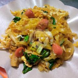 Kwetiaw Goreng Sosis Sedeng / Pedes