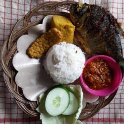 Nasi   Bawal Goreng   Tahu Tempe