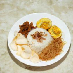 Nasi Uduk Telor Kare