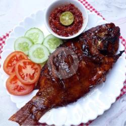 Nila Bakar Sayur/lalapan Sambal Terasi