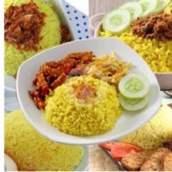 Nasi Kuning Telor Coklat