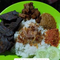 Nasi Uduk Bumbu Rendang   Paru Goreng