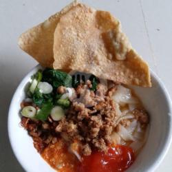 Kwetiaw Ayam Pangsit Goreng