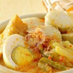 Lontong Sayur Plus Telor