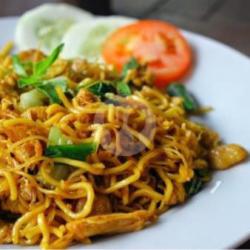 Chicken Fried Noodles (mie Goreng Ayam)