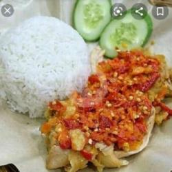 Nasi Ayam Mama Geprek