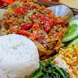 Nasi Oseng Ayam Geprek   Mendoan Ger