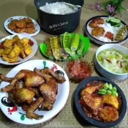 Paket Keluarga F ( 3 Nasi Putih   1ikan Nila Bakar Sedang   1 Ekor Cakalang Bakar Uk Kecil 1 Porsi Tahu Tempe Terong  Cah Kangkung  Sambel Lalapan)