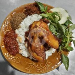 Nasi Dada Ayam Goreng   Bumbu Kuning   Sambalgoreng