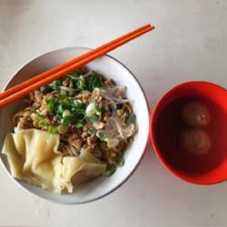 Mie Ayam Bakso Sapi Pangsit