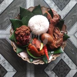 Nasi Gudeg Krecek Telur Kepala