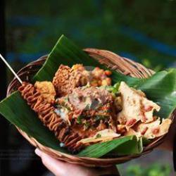 Nasi Pecel   Sate Usus   Peyek