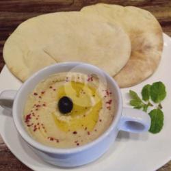 Hummus With Pita Bread