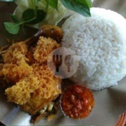 Ayam Kremes Pakek Nasi Sambel Geprek