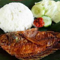 Nasi Penyetan Mujaer