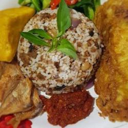 Paket Nasi To Telor Dadar, Tempe Sambel Lalap