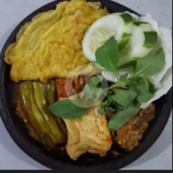 Penyetan Nasi Telur Ayam Lengkap