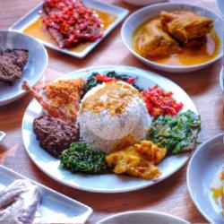 5.nasi Ikan Ayam Goreng   Telor Dadar Sayur Komplit,5 Es Teh Gratis