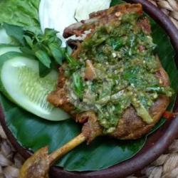 Bebek Cabe Ijo Komplit Nasi