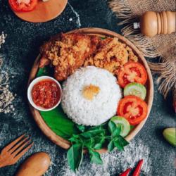 Nasi Ayam Goreng Kremesan Sambal Lalap