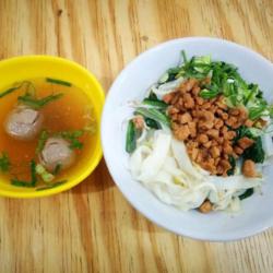 Kwetiau Ayam Bakso