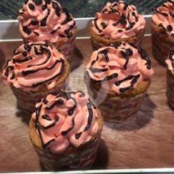 Kue Cup Cake Stawberry Coklat