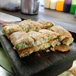 Martabak Ikan Tuna Sedang