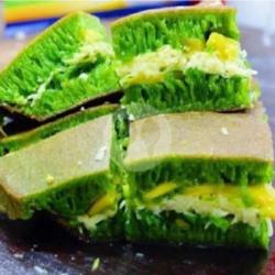 Terang Bulan Jumbo Pandan Mesis Kacang Milk