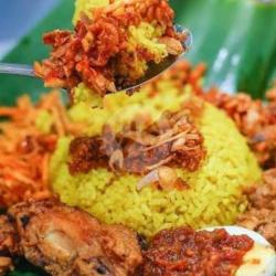 Nasi Kuning Ayam Telur