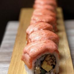 Premium Salmon Mentai Uramaki (8pcs)