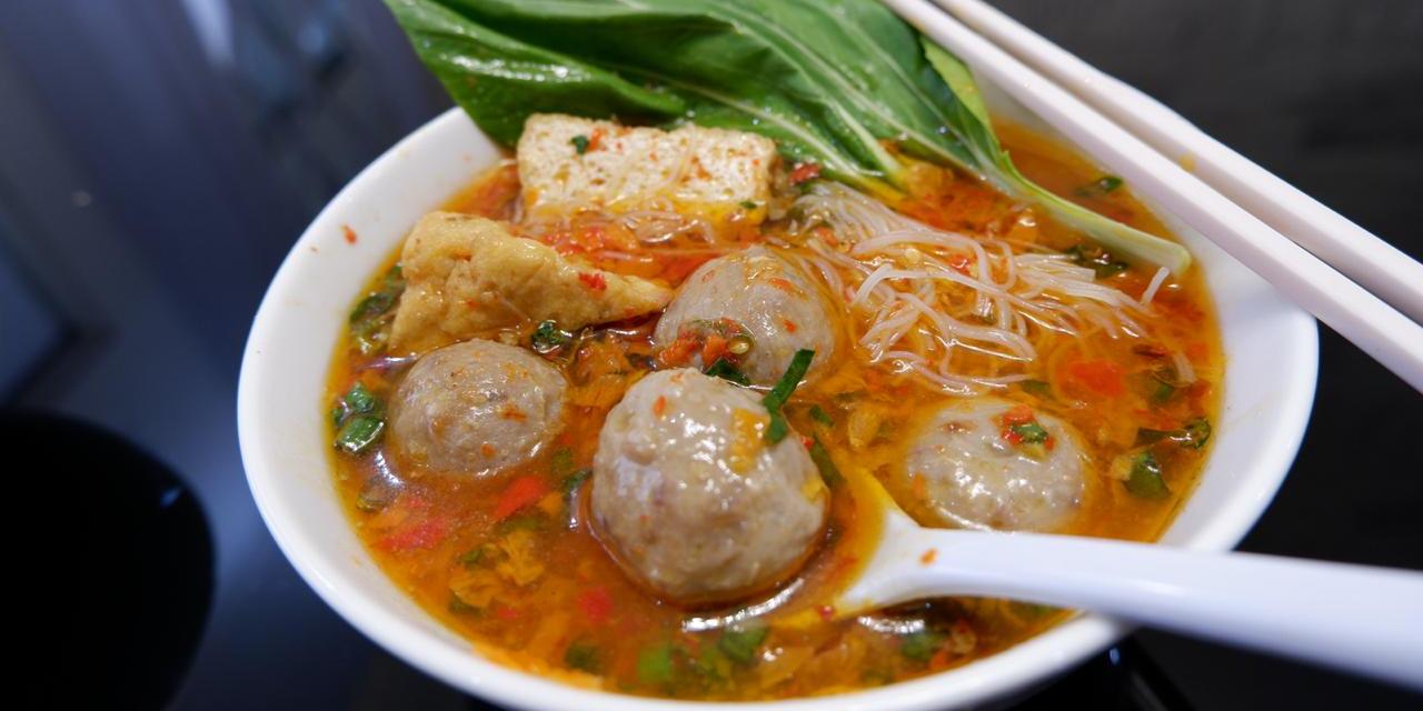 Bakso Kuah Taichan Dan Ayam Goreng Taichan Milenial, Pemuda