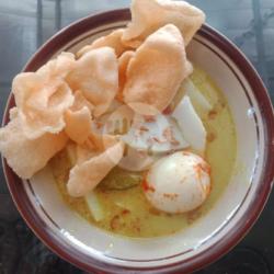 Lontong Kari Telur Utuh