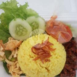 Nasi Kuning Kering Tempe