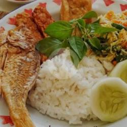 Nasi  Urap  Ikan  Asin