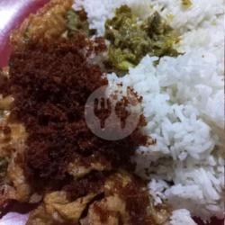 Nasi Telor Serundeng