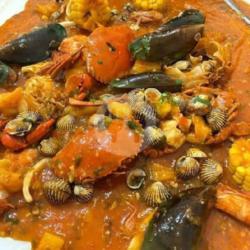 Paket Tumpah Keluarga-kepiting-udang-cumi-kerang-nila Goreng. Untuk 4 Orang