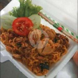 Mie Pedas Toping Bakso