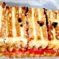 Roti Bakar Rasa Strawberi Coklat