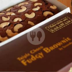 Triple Choco Fudgy Brownie Mede