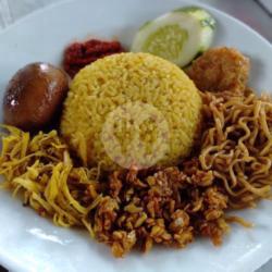 Nasi Kuning Telur