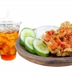 Nasi Ayam Geprek   Esteh